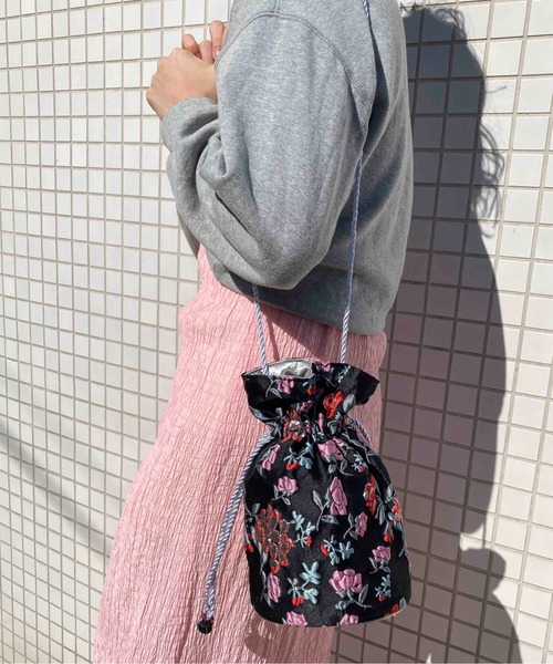 Casselini(キャセリーニ)の「Casselini(キャセリーニ)ジャガード巾着(ハンドバッグ・レディース・ブルー/ブラック/アイボリー・FREE)」の5枚目の写真