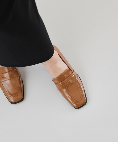 menue（メヌエ）の「スクエアトゥ 3cmヒール コインローファー（ローファー・レディース・グリーン系その他/キャメル/ブラック/ブラック×ホワイト/シルバー・34/35/36/37/38/39/40/41）」の17枚目の写真