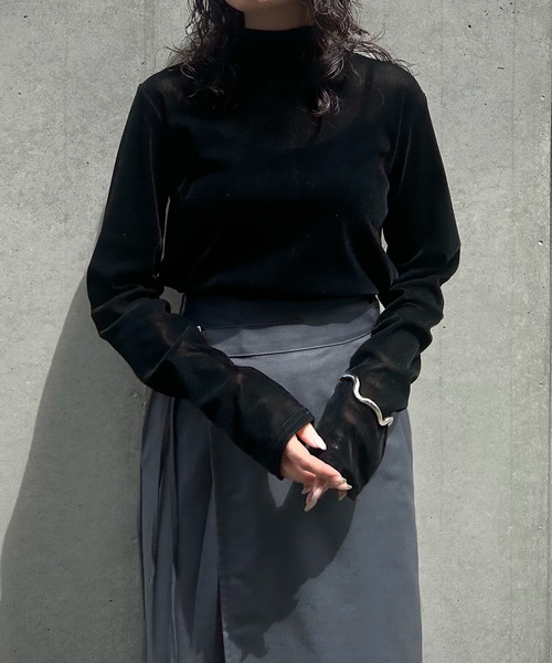 &g'aime（アンジェム）の「【&g'aime】ベロアシアーハイネックトップス（Tシャツ/カットソー・レディース・ブラック・FREE）」の2枚目の写真