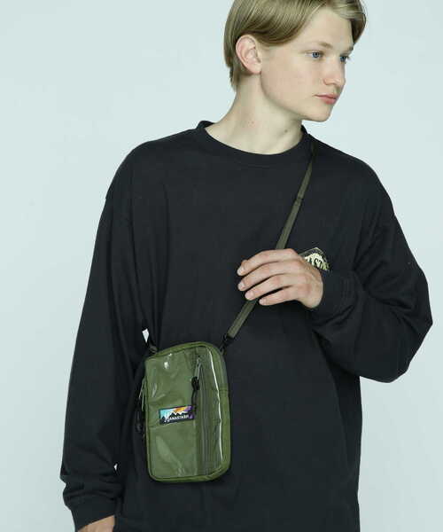 MANASTASH（マナスタッシュ）の「MANASTASH/マナスタッシュ/CLEAR POCKET SHOULDER BAG（ショルダーバッグ・メンズ・オリーブ系/ブラック・F）」の2枚目の写真
