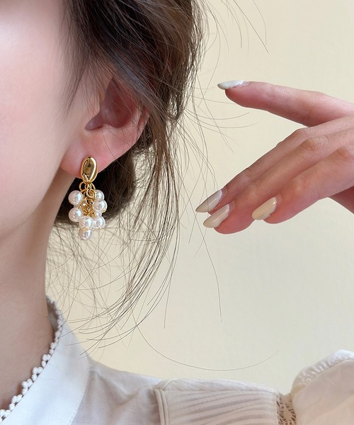 LA VORAGINE(ラ ヴォラジネ)の「アレルギー対応 チャームパールピアス(ピアス(両耳用)・レディース・ゴールド/シルバー・FREE)」の4枚目の写真