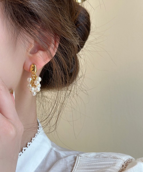 LA VORAGINE(ラ ヴォラジネ)の「アレルギー対応 チャームパールピアス(ピアス(両耳用)・レディース・ゴールド/シルバー・FREE)」の3枚目の写真