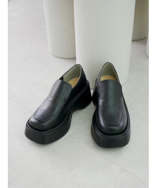 TRUNC（トランクエイティーエイト）の「Volume Sole Loafers（ローファー・レディース・ブラック・SMALL/LARGE/MEDIUM）」の7枚目の写真