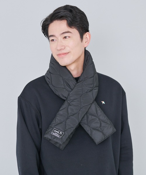 Arnold Palmer（アーノルドパーマー）の「キルト パディングマフラー（マフラー・レディース・ブラック/ベージュ・F）」の4枚目の写真