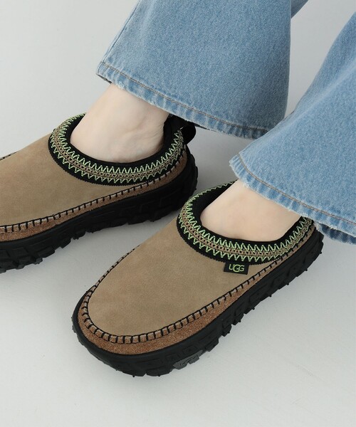 Ray BEAMS(レイビームス)の「UGG(R) / Venture Daze(スリッポン・レディース・ブラック・07/08/06/07/05/06)」の2枚目の写真