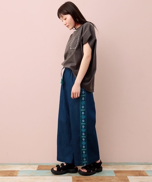 チチカカ（チチカカ）の「Rico ライトデニムウィピール刺繍パンツ（デニムパンツ・レディース・ブルー/インディゴブルー・FREE）」の7枚目の写真