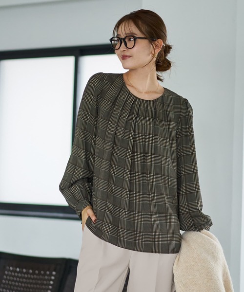 STYLE DELI（スタイルデリ）の「マットサテンチェック柄ブラウス（シャツ/ブラウス・レディース・グリーン系その他/ブラウン系その他・M）」の2枚目の写真