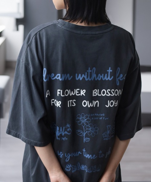 make a ray!(メイク ア レイ!)の「【0】ハート グラデーションプリント & グラフィックプリント ヴィンテージライク 古着風 ビッグTシャツ /ビッグシルエット(Tシャツ/カットソー・メンズ・ブラック×ブルー/ブラック×レッド/ブラック×グレー/ブラック×パープル/ブラック/チャコールグレー/ダークグレー/スミクロ・L/M)」の7枚目の写真