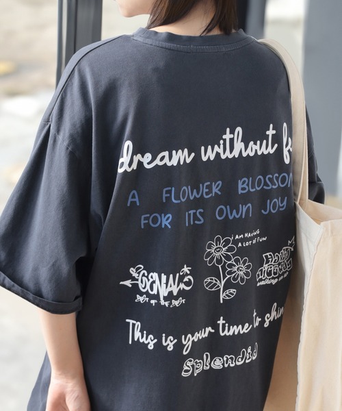 make a ray!(メイク ア レイ!)の「【0】ハート グラデーションプリント & グラフィックプリント ヴィンテージライク 古着風 ビッグTシャツ /ビッグシルエット(Tシャツ/カットソー・メンズ・ブラック×ブルー/ブラック×レッド/ブラック×グレー/ブラック×パープル/ブラック/チャコールグレー/ダークグレー/スミクロ・L/M)」の8枚目の写真