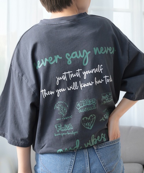 make a ray!(メイク ア レイ!)の「【0】ハート グラデーションプリント & グラフィックプリント ヴィンテージライク 古着風 ビッグTシャツ /ビッグシルエット(Tシャツ/カットソー・メンズ・ブラック×ブルー/ブラック×レッド/ブラック×グレー/ブラック×パープル/ブラック/チャコールグレー/ダークグレー/スミクロ・L/M)」の2枚目の写真