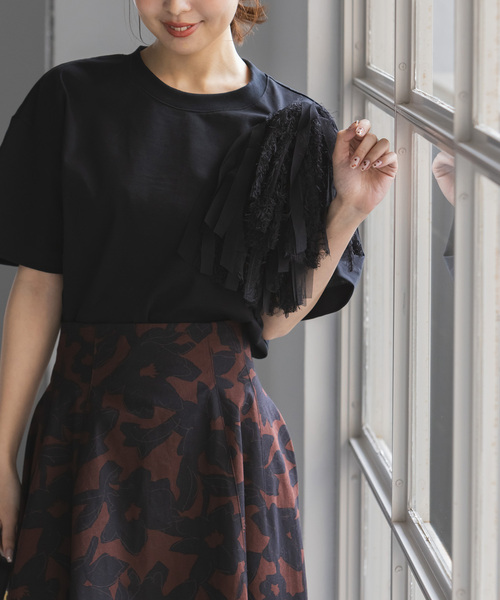 NOBLE フラワーコサージュTシャツ BLACK Noble（ノーブル）の「フラワーコサージュTシャツ（Tシャツ