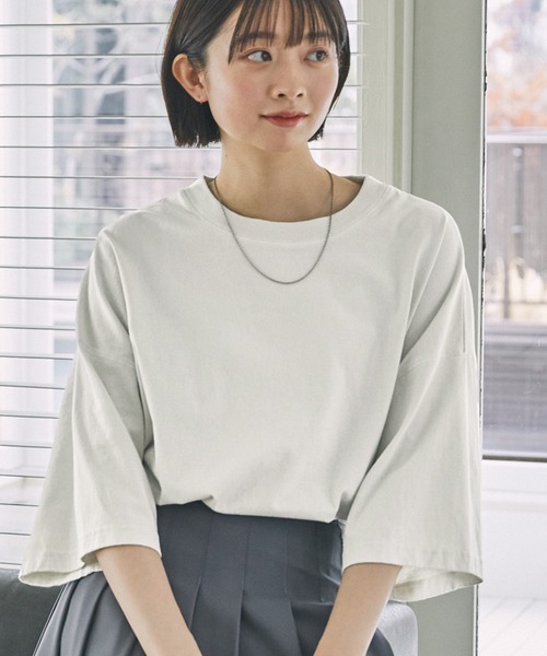 MONO-MART(モノマート)の「ピグメントオーバーダイアウトシーム ルーズ半袖Tシャツ(Tシャツ/カットソー・レディース・オフホワイト/ベージュ/ブラック/レッド/グレー/ブラウン/ネイビー/パープル/グリーン/ブルー・L/M)」の2枚目の写真