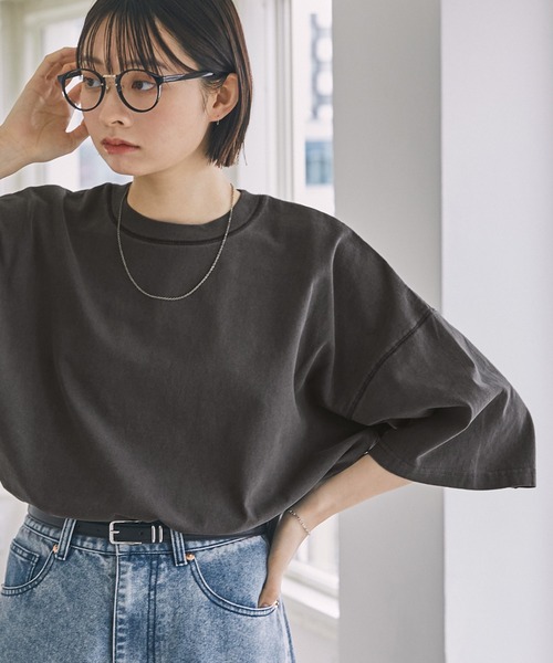 MONO-MART(モノマート)の「ピグメントオーバーダイアウトシーム ルーズ半袖Tシャツ(Tシャツ/カットソー・レディース・オフホワイト/ベージュ/ブラック/レッド/グレー/ブラウン/ネイビー/パープル/グリーン/ブルー・L/M)」の3枚目の写真