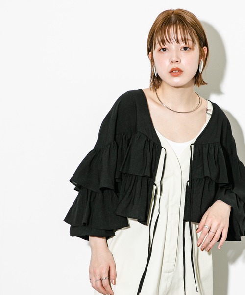 KBF（ケイビーエフ）の「クロップドフリルデザインブラウス（シャツ/ブラウス・レディース・ブラック/オフホワイト/イエロー・ONE）」の22枚目の写真