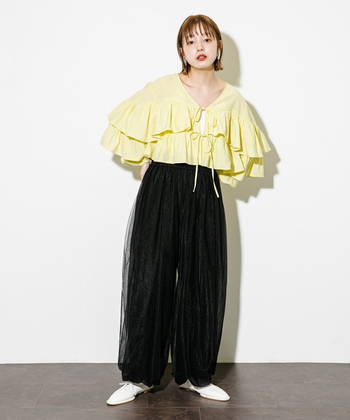 KBF（ケイビーエフ）の「クロップドフリルデザインブラウス（シャツ/ブラウス・レディース・ブラック/オフホワイト/イエロー・ONE）」の11枚目の写真