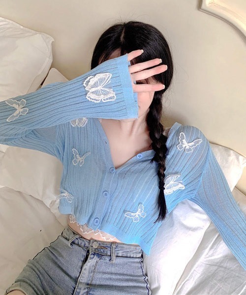 Mayree(メイリー)の「【Mayree】バタフライ クロップド丈カーディガン(カーディガン/ボレロ・レディース・ホワイト/ブラック/ピンク/ブルー・FREE)」の3枚目の写真