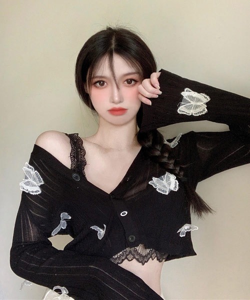 Mayree(メイリー)の「【Mayree】バタフライ クロップド丈カーディガン(カーディガン/ボレロ・レディース・ホワイト/ブラック/ピンク/ブルー・FREE)」の1枚目の写真