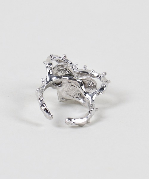 SPINNS（スピンズ）の「ハートクロスリング（リング・レディース・ブラック/シルバー・ONESIZE）」の4枚目の写真