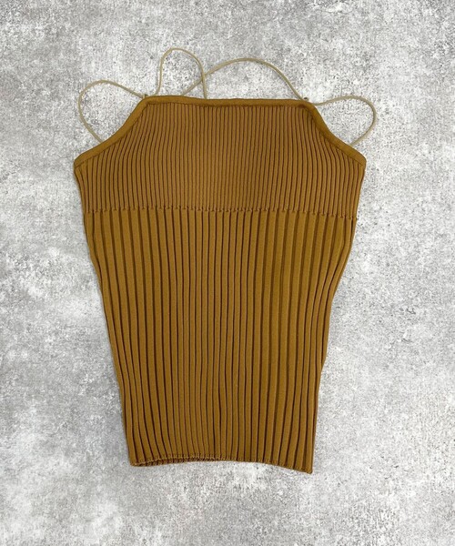 fredy emue(フレディエミュ)の「バッククロスカップ付きニットキャミ(キャミソール・レディース・アイボリー/ブラック/グリーン/キャメル・38)」の8枚目の写真