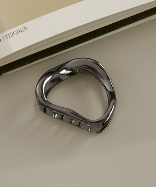 GOLDY（ゴールディ）の「カーム トライアングル バンス クリップ（バレッタ/ヘアクリップ・レディース・シルバー/ガンメタ/ゴールド/シルバー系その他/ゴールド系その他・FREE）」の5枚目の写真