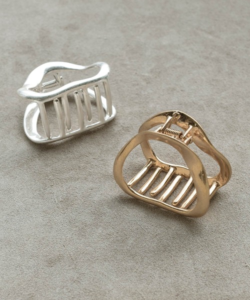 GOLDY（ゴールディ）の「カーム トライアングル バンス クリップ（バレッタ/ヘアクリップ・レディース・シルバー/ガンメタ/ゴールド/シルバー系その他/ゴールド系その他・FREE）」の6枚目の写真