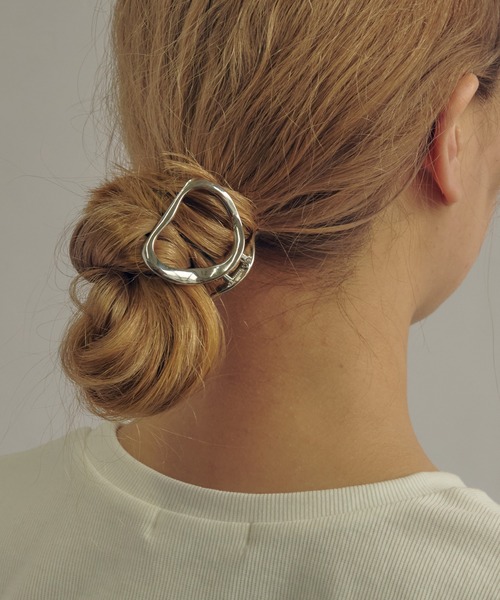 GOLDY（ゴールディ）の「カーム トライアングル バンス クリップ（バレッタ/ヘアクリップ・レディース・シルバー/ガンメタ/ゴールド/シルバー系その他/ゴールド系その他・FREE）」の11枚目の写真