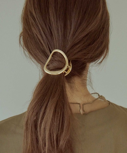 GOLDY（ゴールディ）の「カーム トライアングル バンス クリップ（バレッタ/ヘアクリップ・レディース・シルバー/ガンメタ/ゴールド/シルバー系その他/ゴールド系その他・FREE）」の15枚目の写真