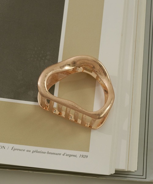 GOLDY（ゴールディ）の「カーム トライアングル バンス クリップ（バレッタ/ヘアクリップ・レディース・シルバー/ガンメタ/ゴールド/シルバー系その他/ゴールド系その他・FREE）」の10枚目の写真