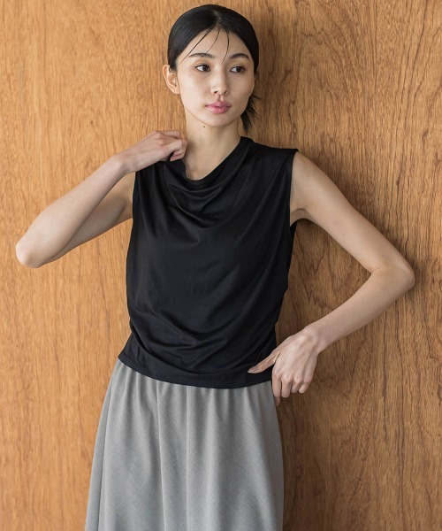 la.f…(ラエフ)の「サイドシャーリングTシャツ≪手洗い可能≫(Tシャツ/カットソー・レディース・ブラック/オフホワイト/カーキ・9号)」の4枚目の写真