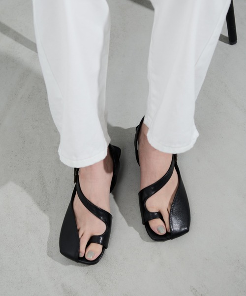 paravion（パラビオン）の「カットデザインフラットサンダル（サンダル・レディース・ブラック/ホワイト・SMALL/MEDIUM/LARGE）」の7枚目の写真