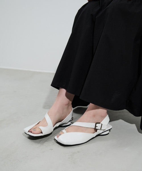 paravion（パラビオン）の「カットデザインフラットサンダル（サンダル・レディース・ブラック/ホワイト・SMALL/MEDIUM/LARGE）」の4枚目の写真