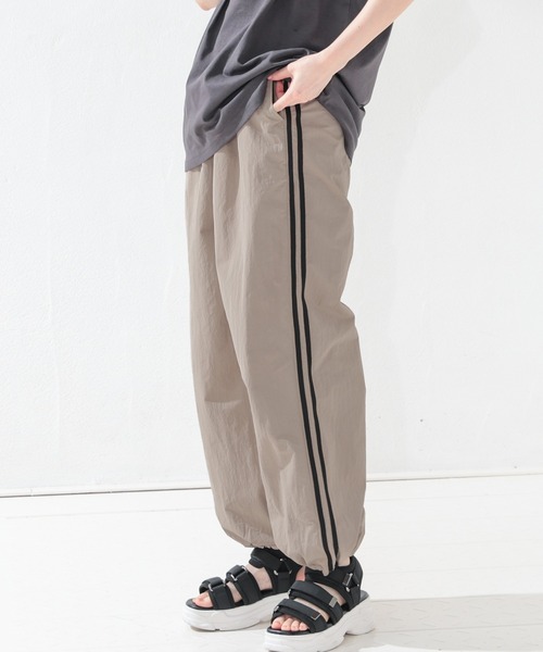 Honeys(ハニーズ)の「トラックパンツ(スウェットパンツ・レディース・ブラック/パープル/ダークベージュ・SS/S/M/L/LL)」の3枚目の写真