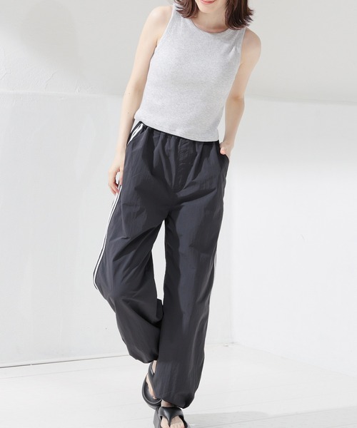 Honeys(ハニーズ)の「トラックパンツ(スウェットパンツ・レディース・ブラック/パープル/ダークベージュ・SS/S/M/L/LL)」の5枚目の写真