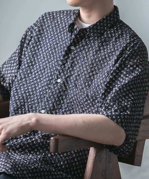 URBAN RESEARCH（アーバンリサーチ）の「ドビーチェックサッカーショートスリーブシャツ（シャツ/ブラウス・メンズ・ブラック/ネイビー・MEDIUM/LARGE）」の2枚目の写真