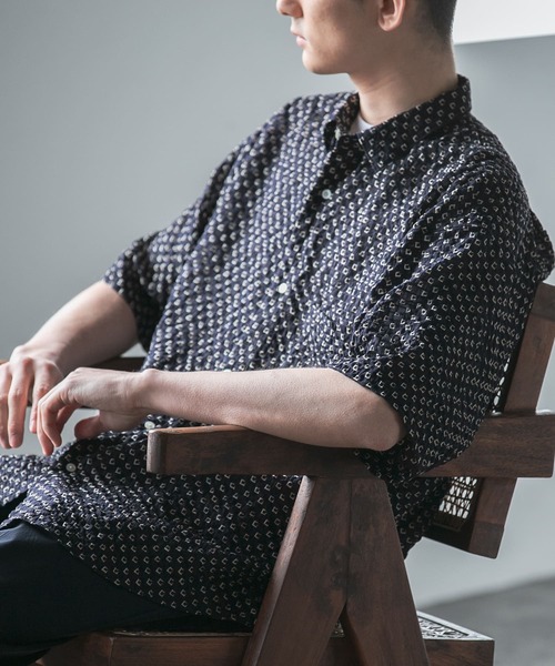 URBAN RESEARCH（アーバンリサーチ）の「ドビーチェックサッカーショートスリーブシャツ（シャツ/ブラウス・メンズ・ブラック/ネイビー・MEDIUM/LARGE）」の3枚目の写真