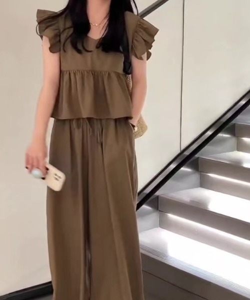 sakishimatokyo(サキシマトーキョー)の「バックリボンキャミ/肩フリル セットアップ(セットアップ・レディース・ベージュ/ブラック/モカ・FREE)」の3枚目の写真
