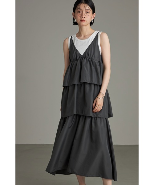 &. NOSTALGIA（アンドドットノスタルジア）の「フリルキャミティアードワンピース（ワンピース・レディース・ブラック/チャコールグレー・M）」の3枚目の写真