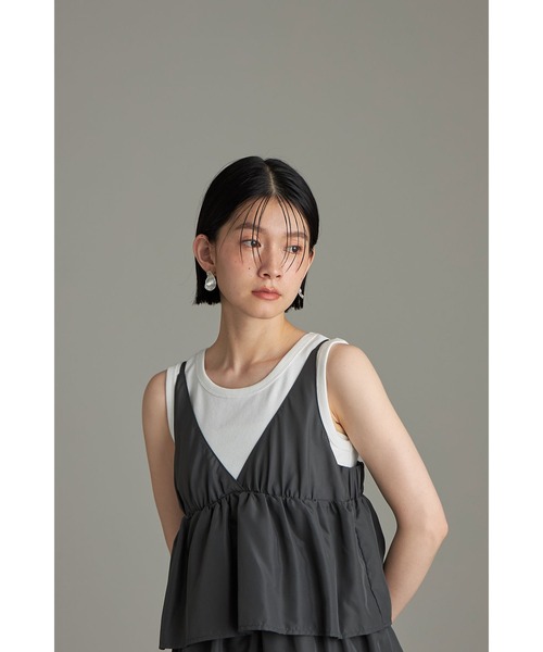 &. NOSTALGIA（アンドドットノスタルジア）の「フリルキャミティアードワンピース（ワンピース・レディース・ブラック/チャコールグレー・M）」の7枚目の写真