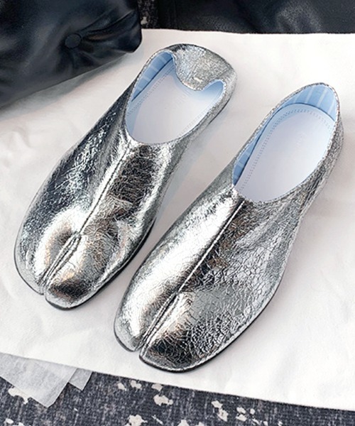 Futier land（フューティアランド）の「2way足袋フラットシューズ（ローファー・レディース・シルバー/ブラック/アイボリー・36/37/38/39/40）」の3枚目の写真