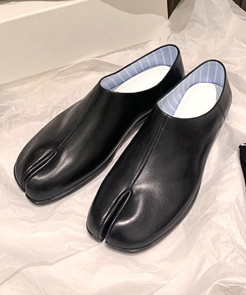 Futier land（フューティアランド）の「2way足袋フラットシューズ（ローファー・レディース・シルバー/ブラック/アイボリー・36/37/38/39/40）」の4枚目の写真