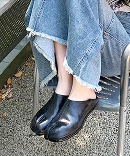 Futier land（フューティアランド）の「2way足袋フラットシューズ（ローファー・レディース・シルバー/ブラック/アイボリー・36/37/38/39/40）」の16枚目の写真