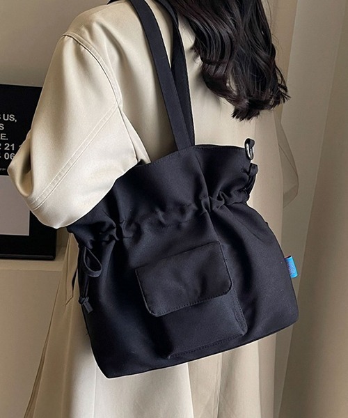 gossip!ロサンゼルス(ゴシップロサンゼルス)の「2WAY ギャザー シンプルカジュアルトートバッグ 大容量リューバッグ ビッグショルダーバッグ A4収納可能 通勤 通学に ハンドバッグ(ショルダーバッグ・レディース・ブラック/オフホワイト・FREE)」の2枚目の写真