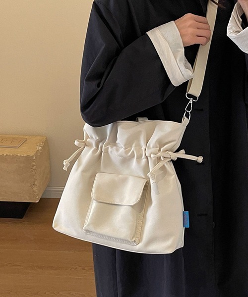 gossip!ロサンゼルス(ゴシップロサンゼルス)の「2WAY ギャザー シンプルカジュアルトートバッグ 大容量リューバッグ ビッグショルダーバッグ A4収納可能 通勤 通学に ハンドバッグ(ショルダーバッグ・レディース・ブラック/オフホワイト・FREE)」の7枚目の写真