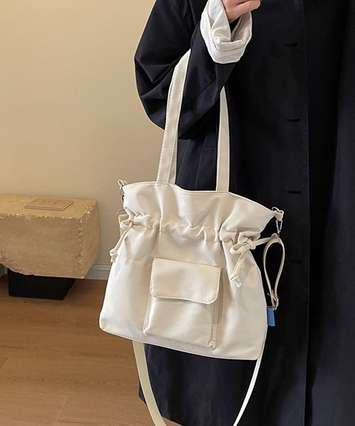 gossip!ロサンゼルス(ゴシップロサンゼルス)の「2WAY ギャザー シンプルカジュアルトートバッグ 大容量リューバッグ ビッグショルダーバッグ A4収納可能 通勤 通学に ハンドバッグ(ショルダーバッグ・レディース・ブラック/オフホワイト・FREE)」の9枚目の写真