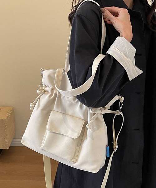 gossip!ロサンゼルス(ゴシップロサンゼルス)の「2WAY ギャザー シンプルカジュアルトートバッグ 大容量リューバッグ ビッグショルダーバッグ A4収納可能 通勤 通学に ハンドバッグ(ショルダーバッグ・レディース・ブラック/オフホワイト・FREE)」の10枚目の写真