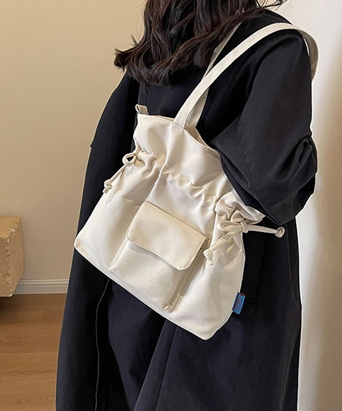 gossip!ロサンゼルス(ゴシップロサンゼルス)の「2WAY ギャザー シンプルカジュアルトートバッグ 大容量リューバッグ ビッグショルダーバッグ A4収納可能 通勤 通学に ハンドバッグ(ショルダーバッグ・レディース・ブラック/オフホワイト・FREE)」の11枚目の写真