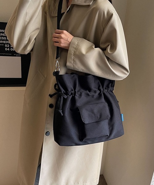 gossip!ロサンゼルス(ゴシップロサンゼルス)の「2WAY ギャザー シンプルカジュアルトートバッグ 大容量リューバッグ ビッグショルダーバッグ A4収納可能 通勤 通学に ハンドバッグ(ショルダーバッグ・レディース・ブラック/オフホワイト・FREE)」の12枚目の写真