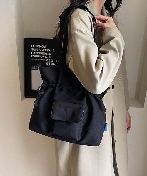 gossip!ロサンゼルス(ゴシップロサンゼルス)の「2WAY ギャザー シンプルカジュアルトートバッグ 大容量リューバッグ ビッグショルダーバッグ A4収納可能 通勤 通学に ハンドバッグ(ショルダーバッグ・レディース・ブラック/オフホワイト・FREE)」の13枚目の写真