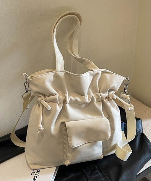 gossip!ロサンゼルス(ゴシップロサンゼルス)の「2WAY ギャザー シンプルカジュアルトートバッグ 大容量リューバッグ ビッグショルダーバッグ A4収納可能 通勤 通学に ハンドバッグ(ショルダーバッグ・レディース・ブラック/オフホワイト・FREE)」の17枚目の写真