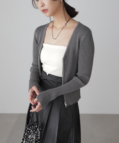 FREE'S MART（フリーズマート）の「◆フロントジップリブＶネックニット（ニット/セーター・レディース・ホワイト/グリーン/カーキ/グレー・FREE）」の2枚目の写真